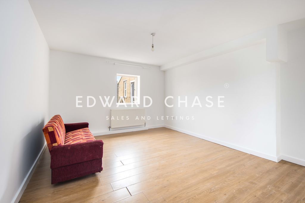 Property photo 3 of 12 Photo 4