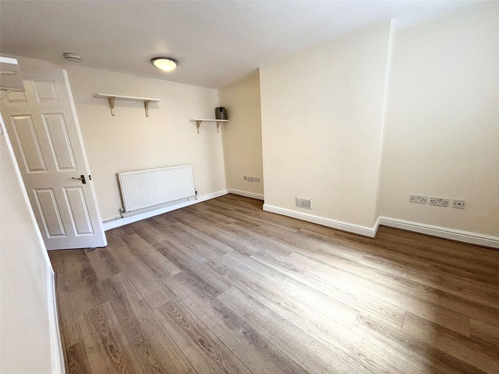 Property photo 3 of 6 Picture No. 04