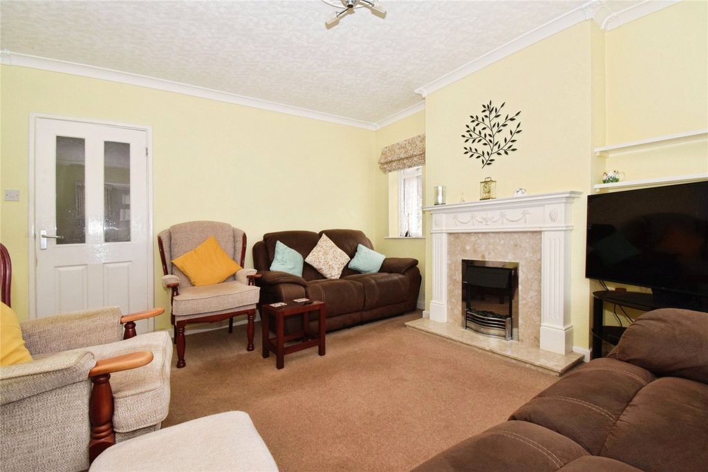 Property photo 2 of 18 Lounge