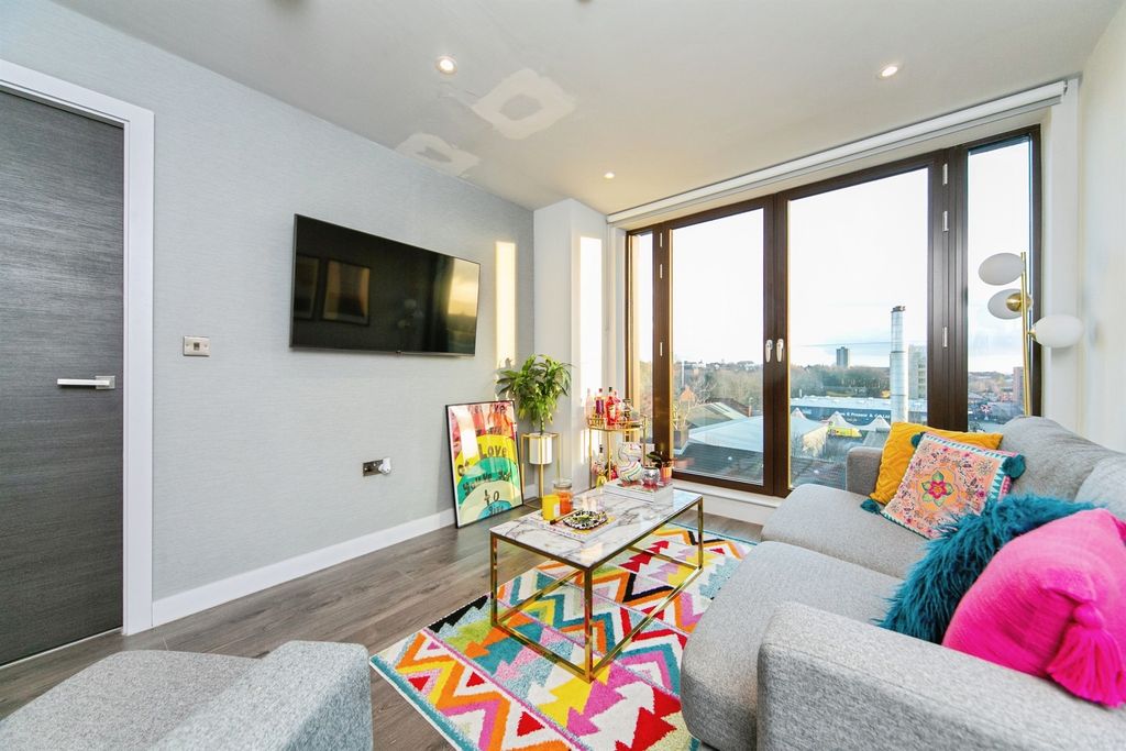 Property photo 2 of 11