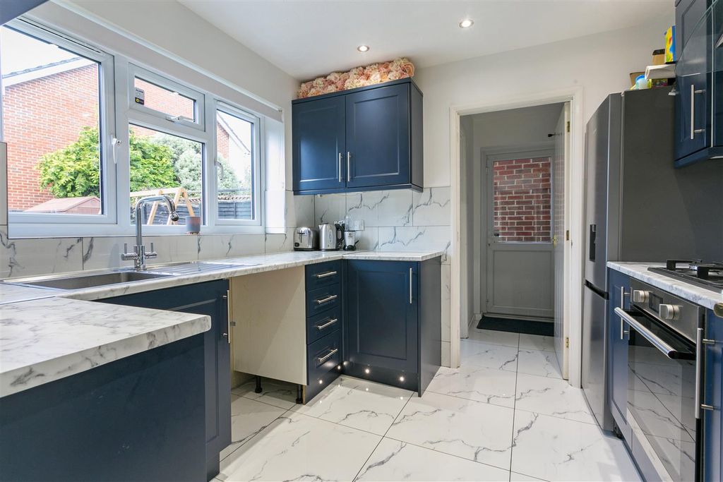 Property photo 3 of 19 5 Gervaise Close -8.Jpg