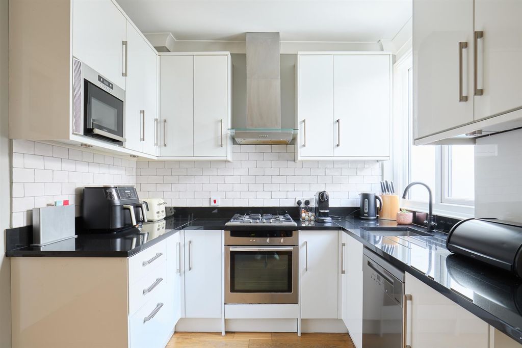 Property photo 2 of 24