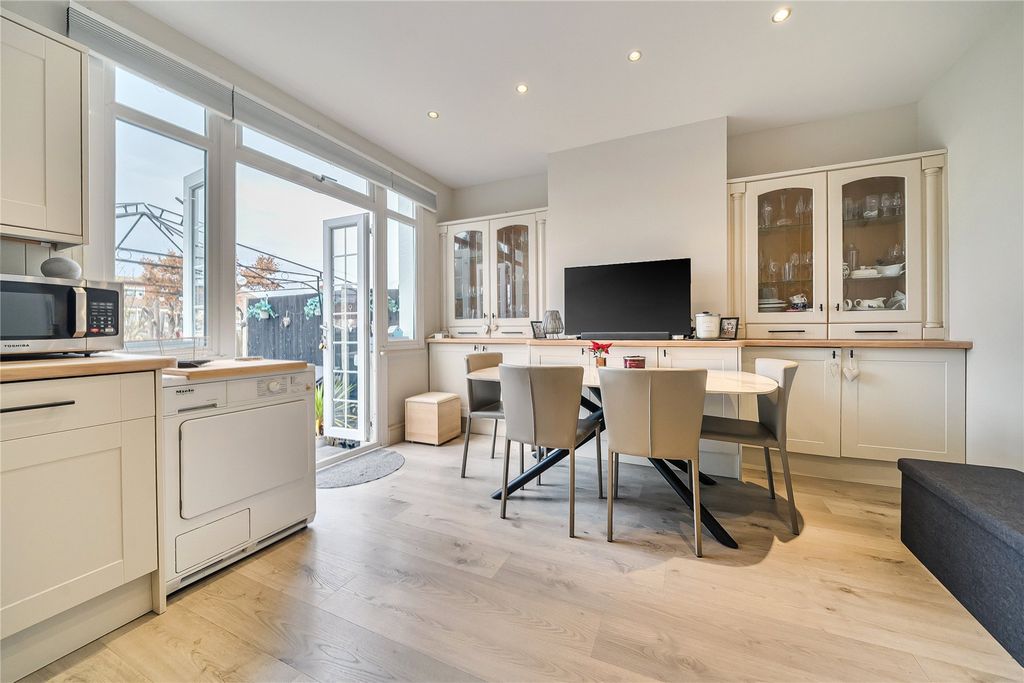 Property photo 3 of 26 Picture No. 12