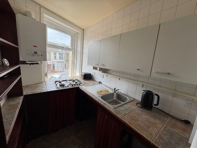 Property photo 3 of 6 Kitchen