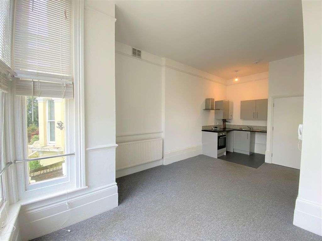 Property photo 2 of 7 Living Space