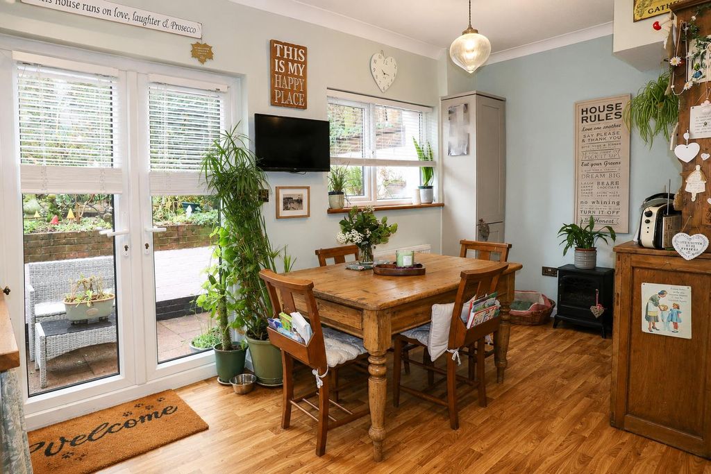 Property photo 2 of 15 Kitchen/Dining Room