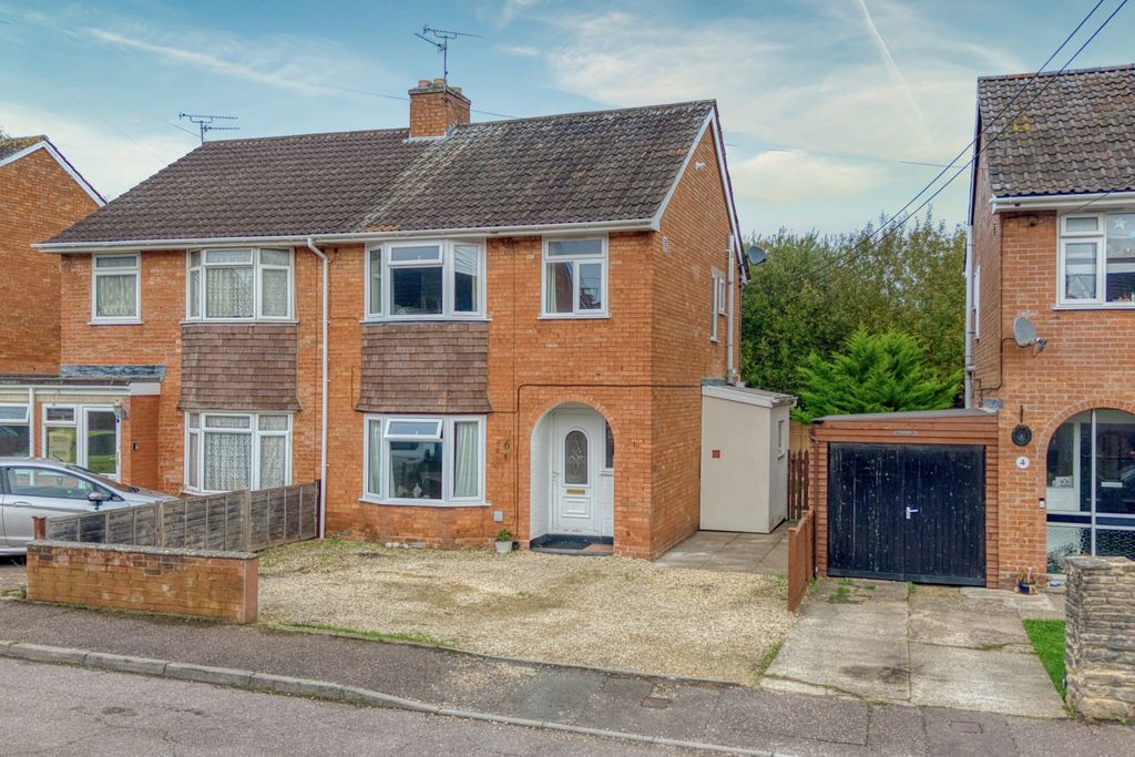 Property photo 1 of 16 Ewemove Taunton Vera Street (5)