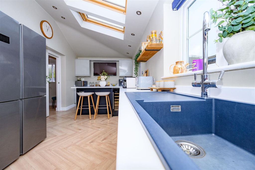 Property photo 3 of 24 Kitchen/ Breakfast Room