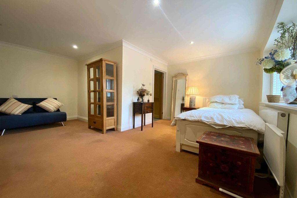 Property photo 2 of 6 Studio