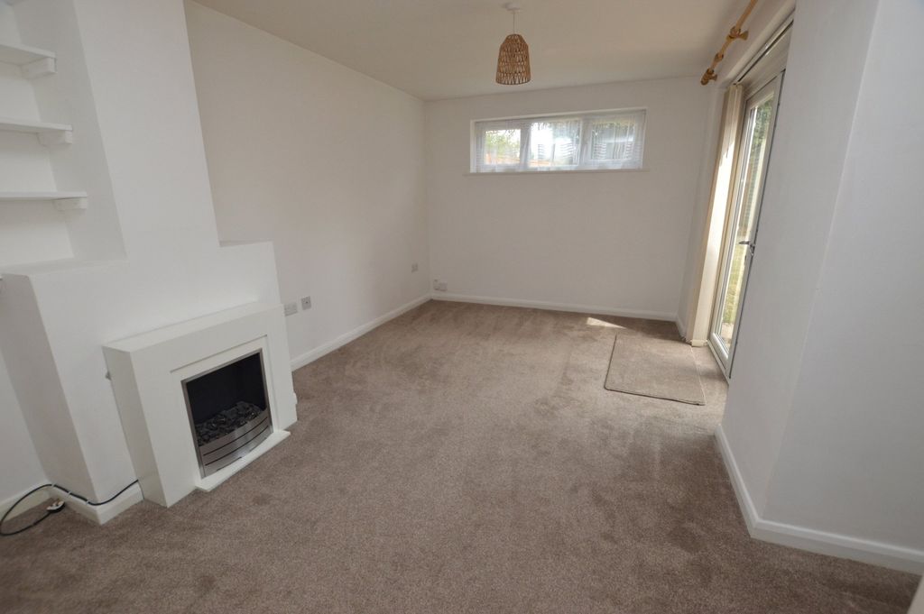 Property photo 2 of 16 Living Room