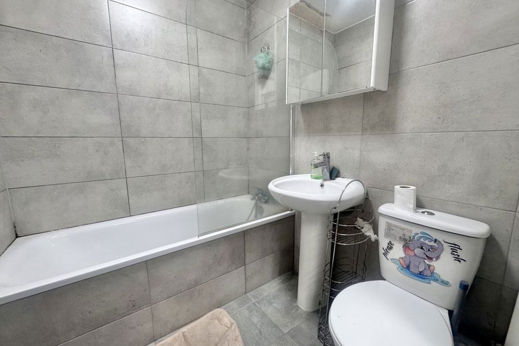 Property photo 3 of 4