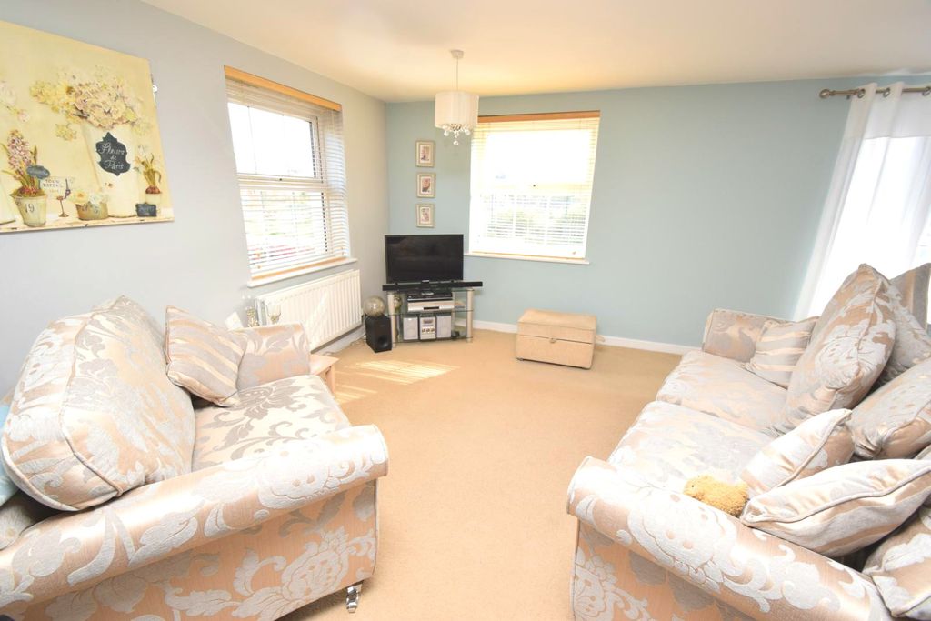 Property photo 2 of 9 Lounge