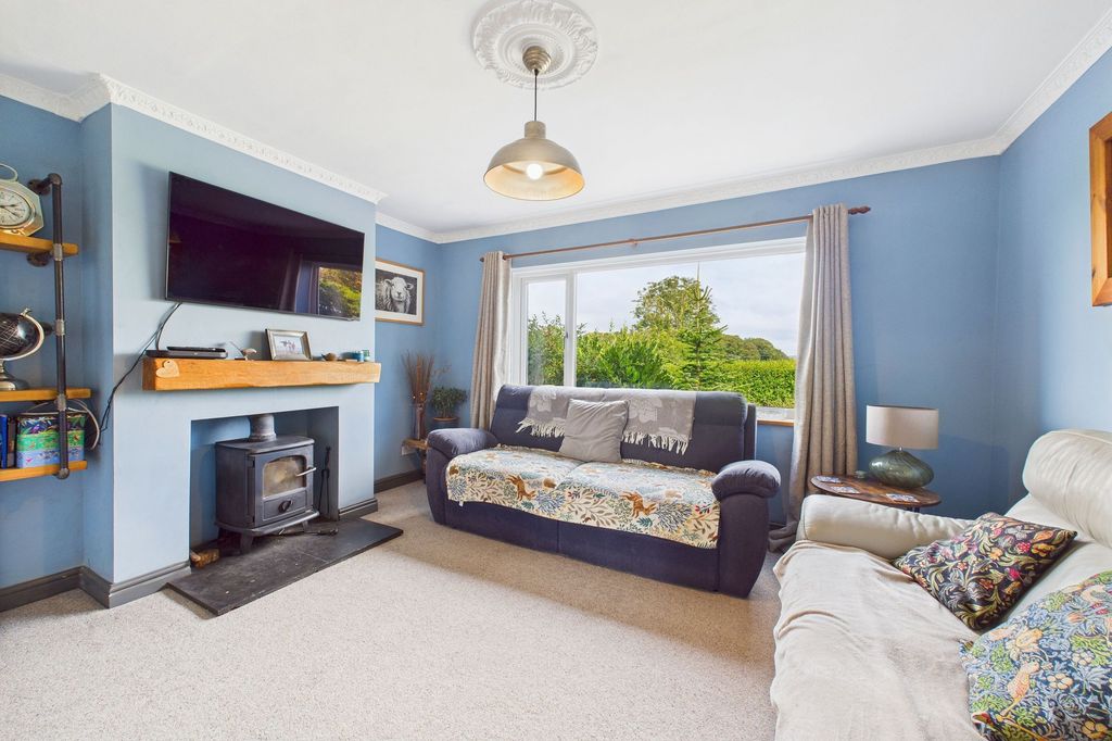 Property photo 3 of 28