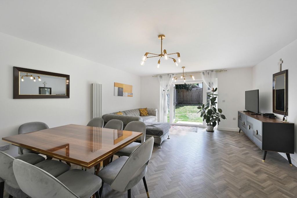 Property photo 2 of 14 Dante Way