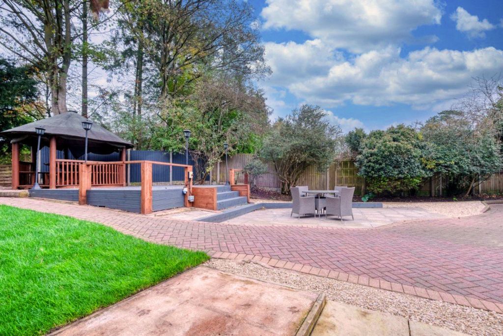 Property photo 2 of 31