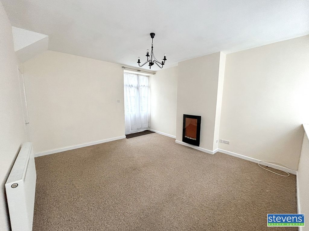 Property photo 3 of 6 Image00010