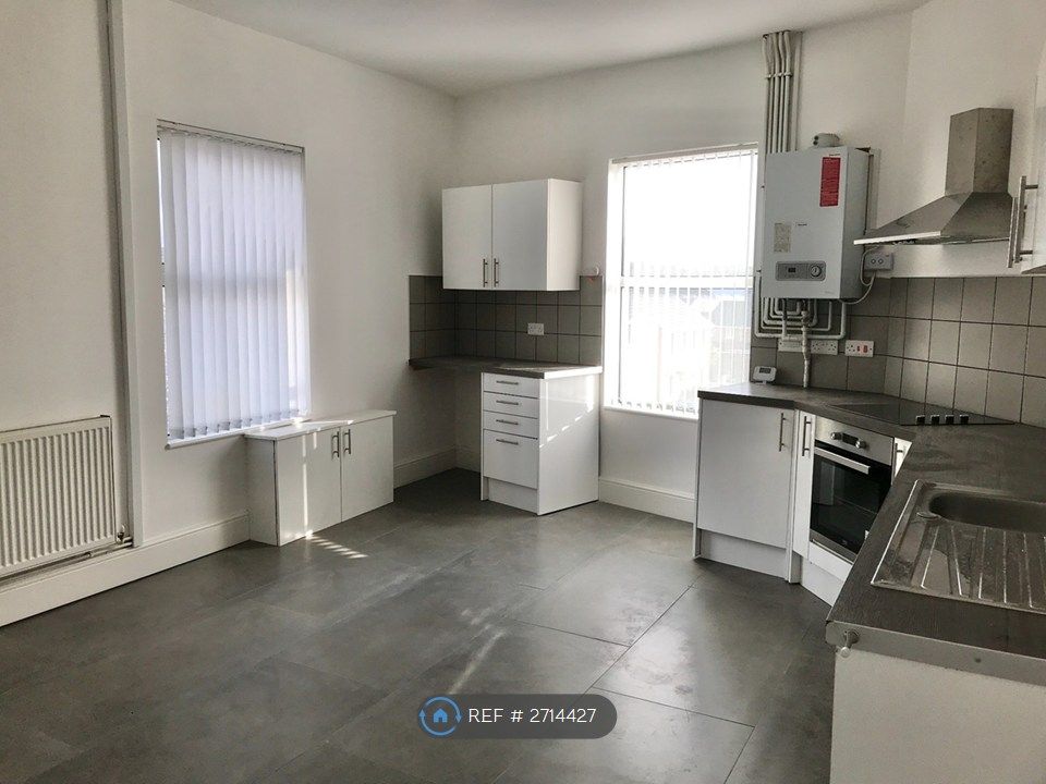 Property photo 3 of 15 Kitchen/Lounge