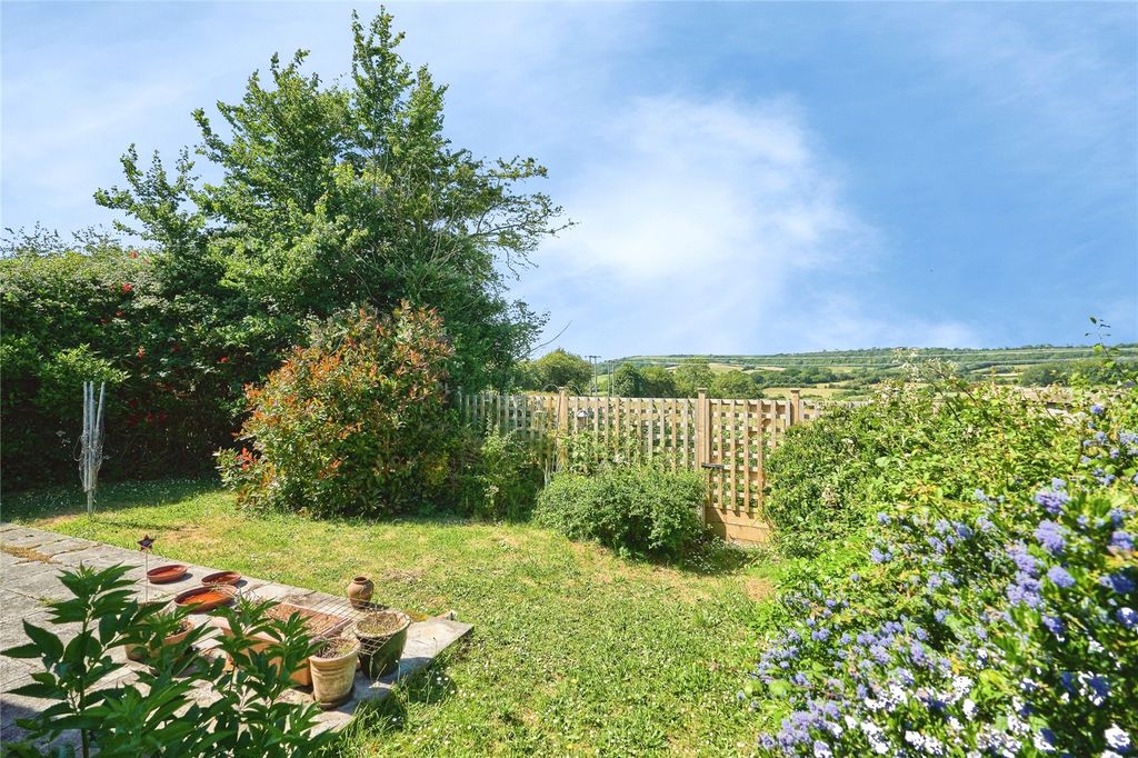 Property photo 2 of 12 Picture No. 27