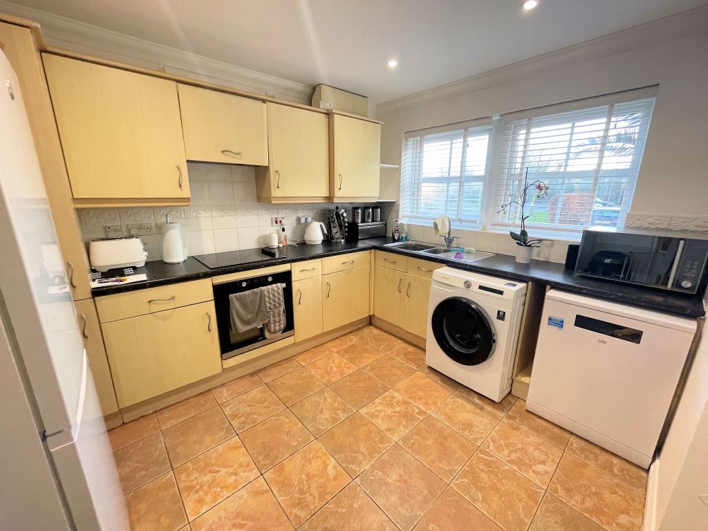 Property photo 2 of 11 Kitchen