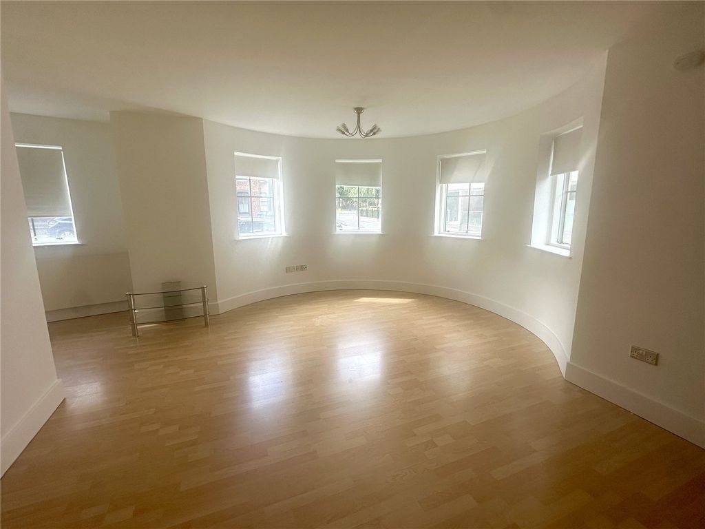Property photo 3 of 8 Picture No. 12