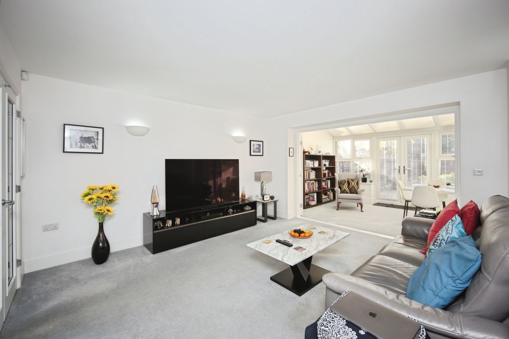 Property photo 2 of 20 Lounge