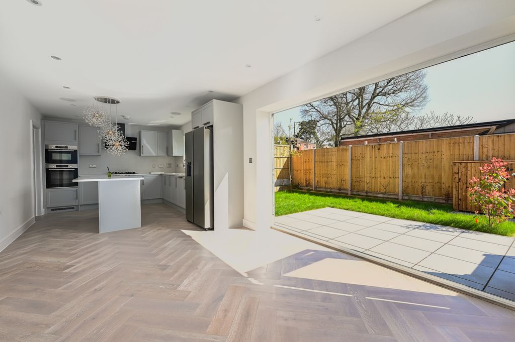 Property photo 3 of 12 High-Street (5)