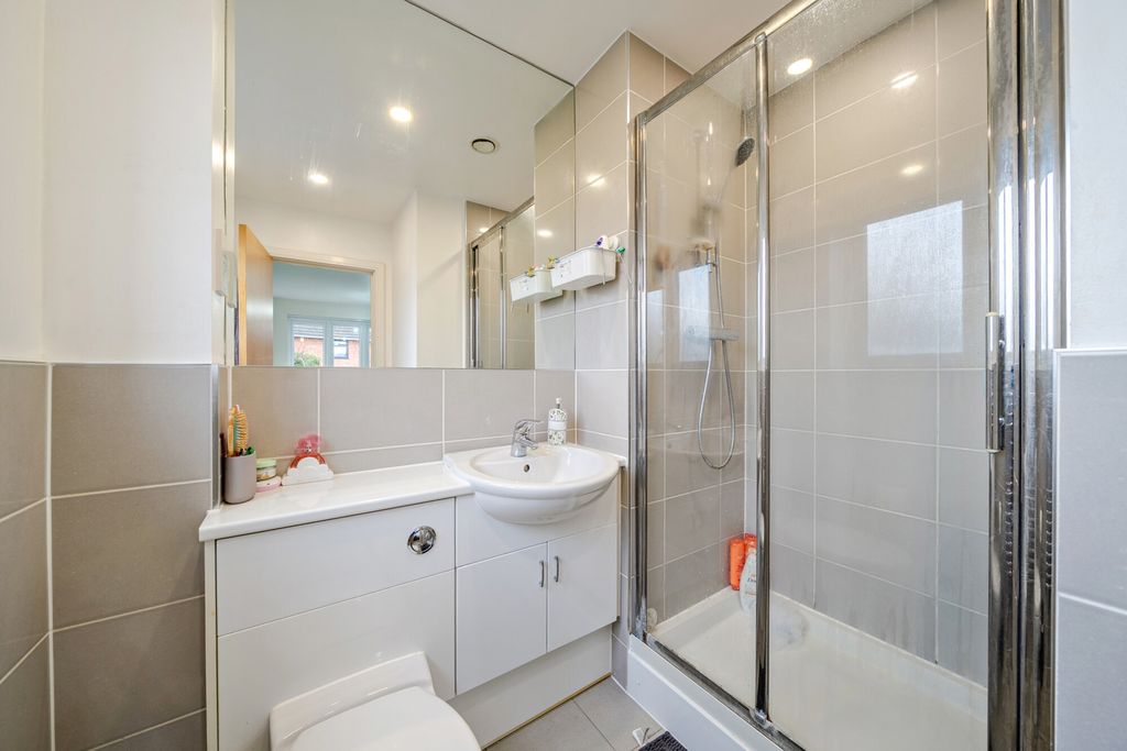 Property photo 3 of 11 1405402-3-698c538...