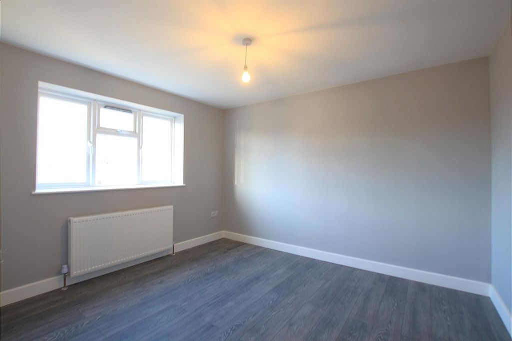 Property photo 2 of 10 Bedroom