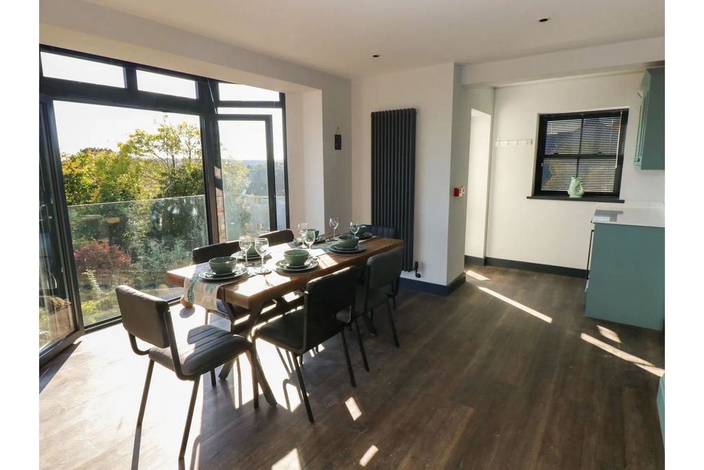 Additional image 5 of 3 bed flat for saleNarberth Road, Tenby SA70