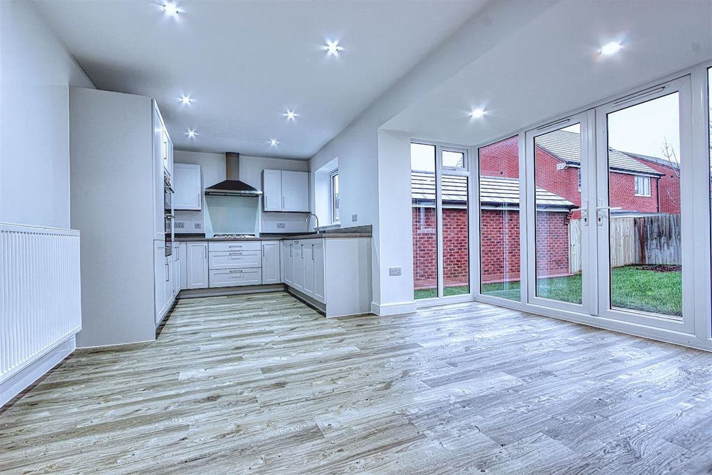 Property photo 2 of 26 Kitchen Diner