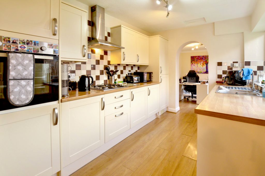 Property photo 3 of 24