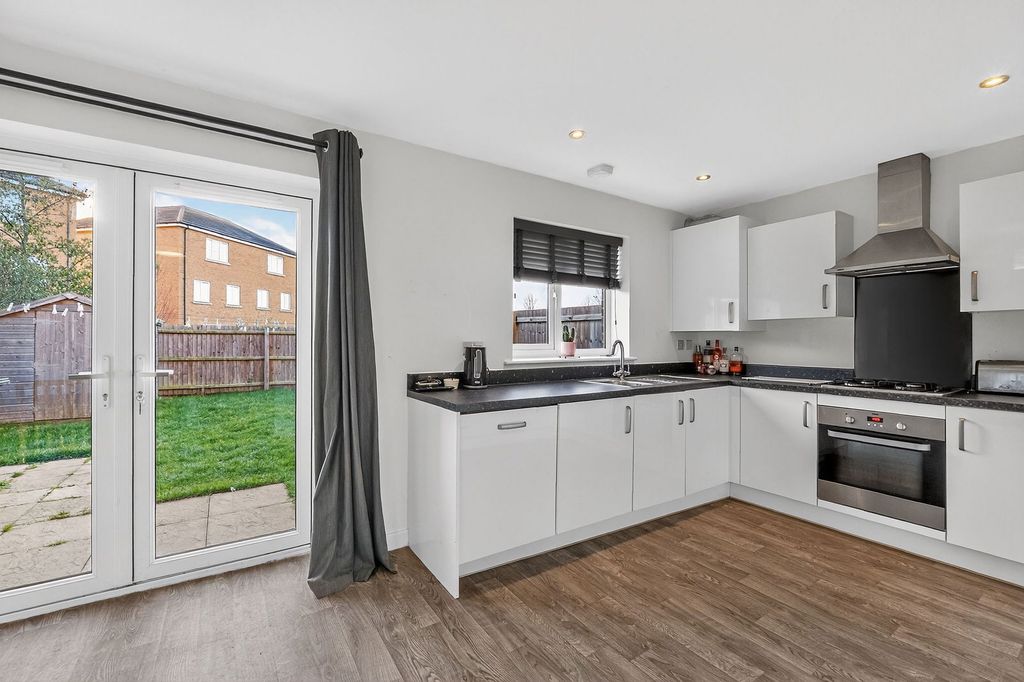 Property photo 2 of 24