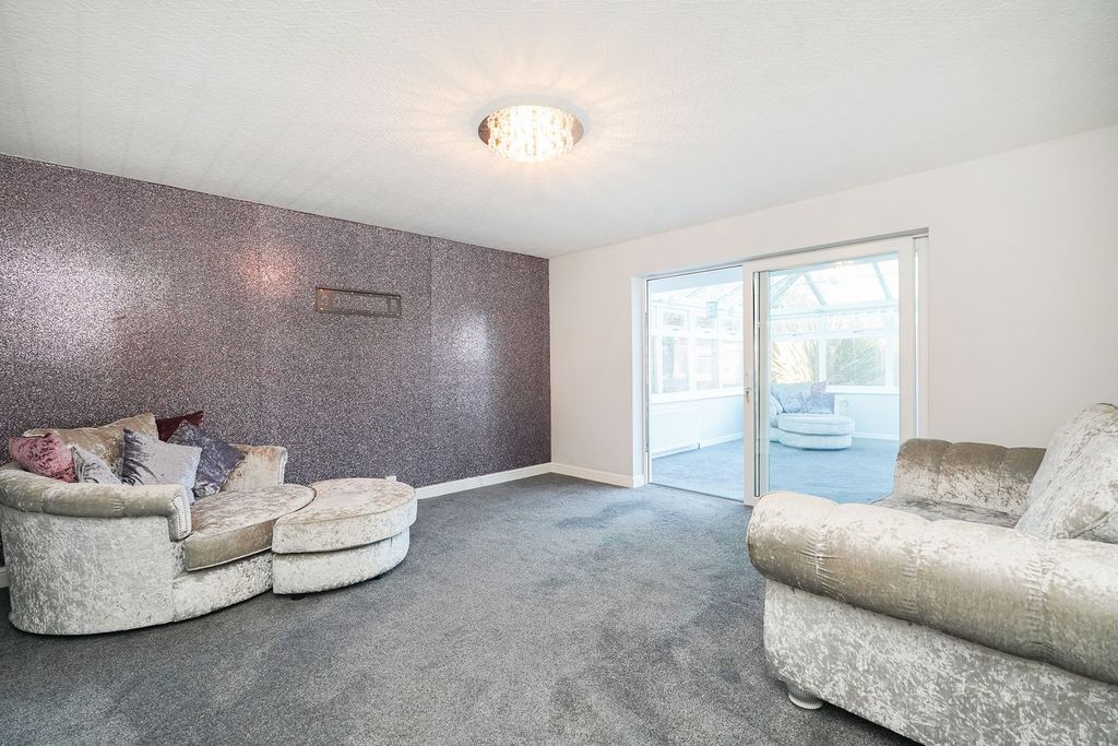 Property photo 2 of 28