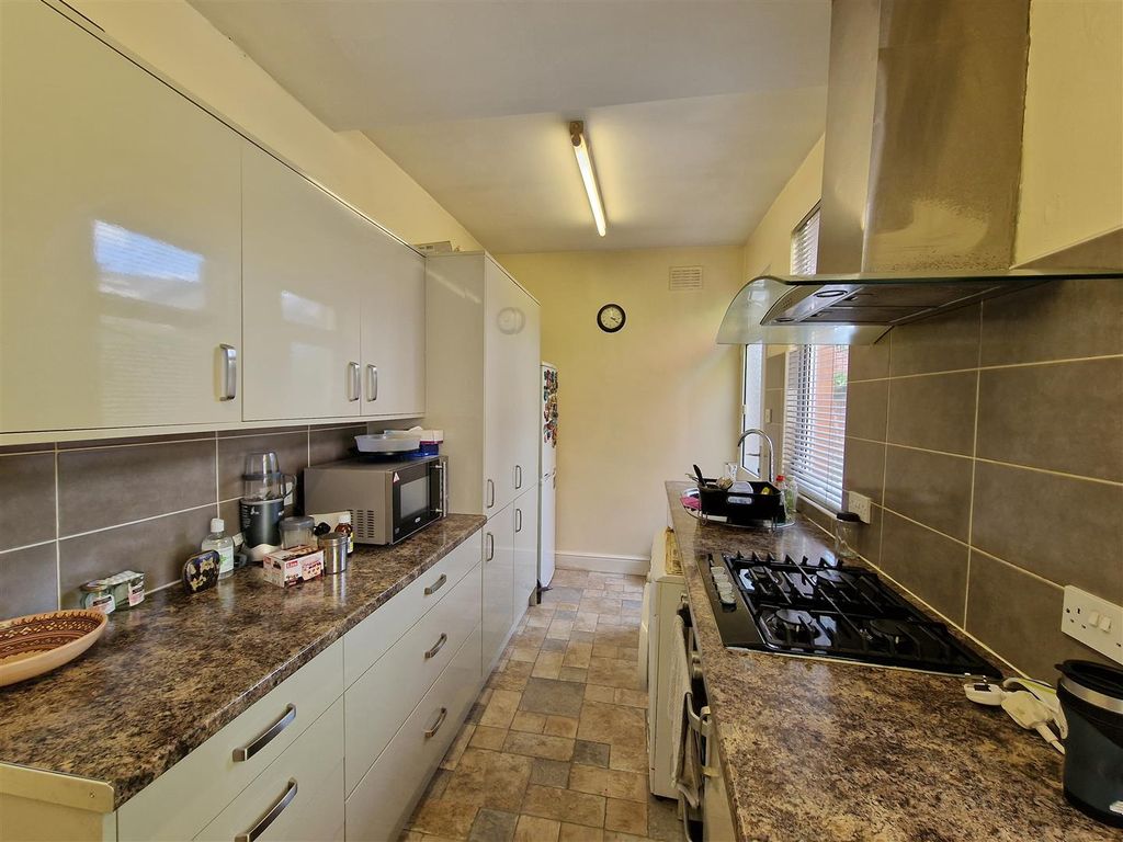 Property photo 2 of 9 Kitchen