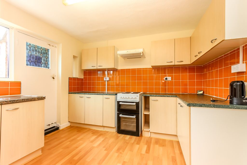 Property photo 3 of 9 Kitchen