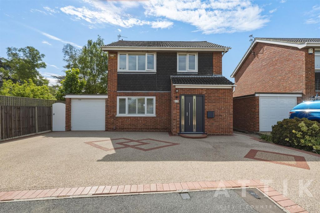 Property photo 1 of 29 Ferndale_Close_002.Jpg