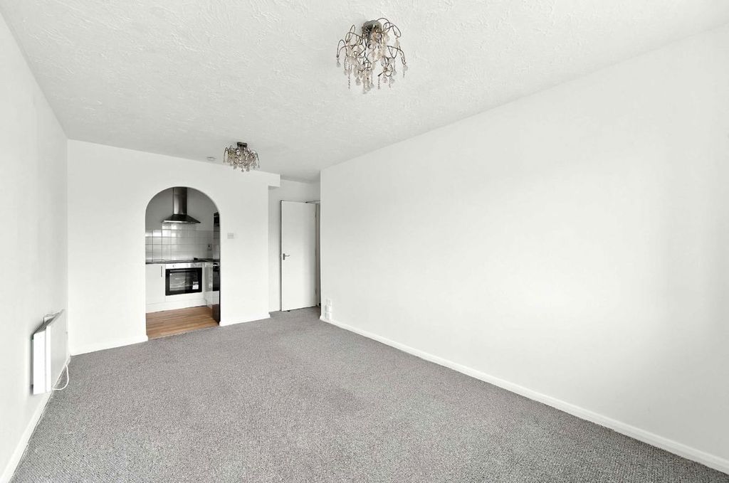 Property photo 3 of 8