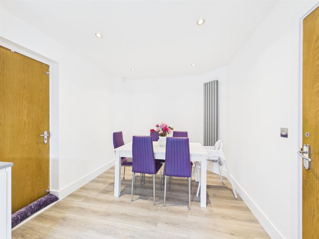 Property photo 3 of 19 Cam01563G0-Pr0229-Still009.Jpg