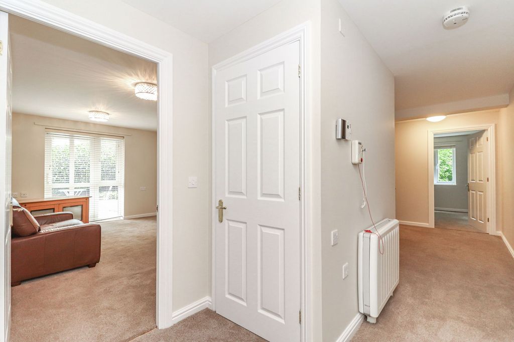 Property photo 2 of 17 Hallway