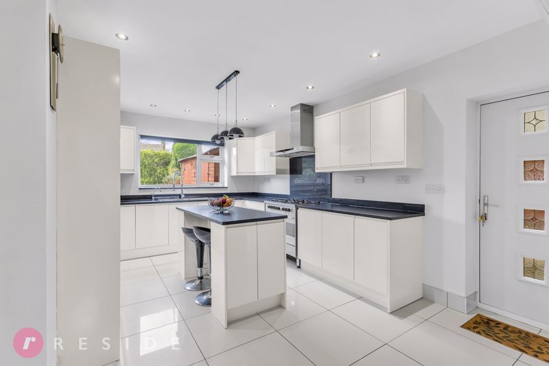 Property photo 3 of 23 Breakfast Kitchen