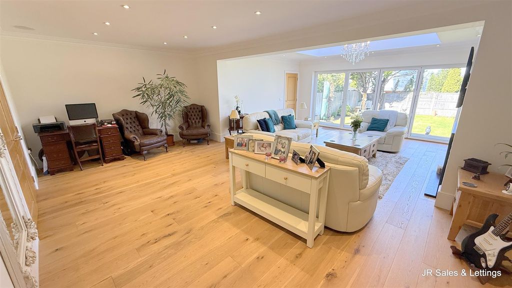 Property photo 3 of 32 Living Room