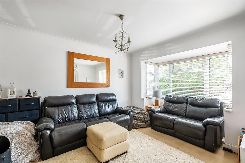 Property photo 3 of 12 89-Fairfield-Drive-1.Jpg