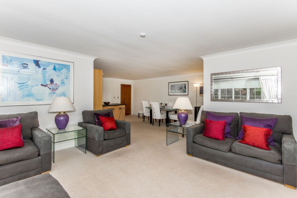 Property photo 1 of 6 Livingroom2