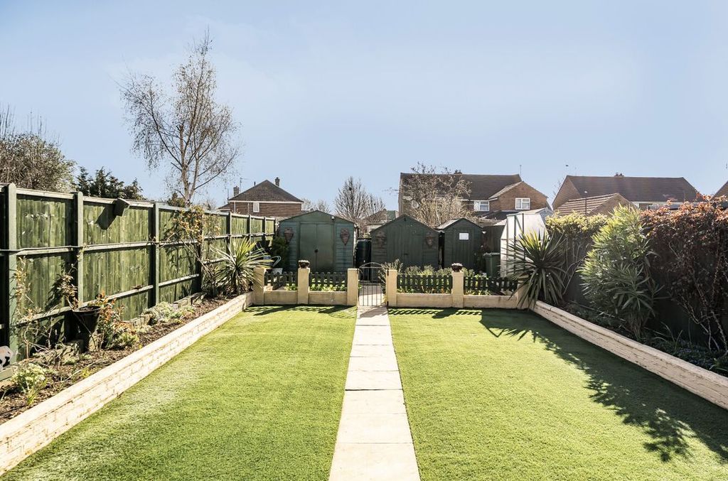 Property photo 2 of 14 14298091469B98c5A7c211