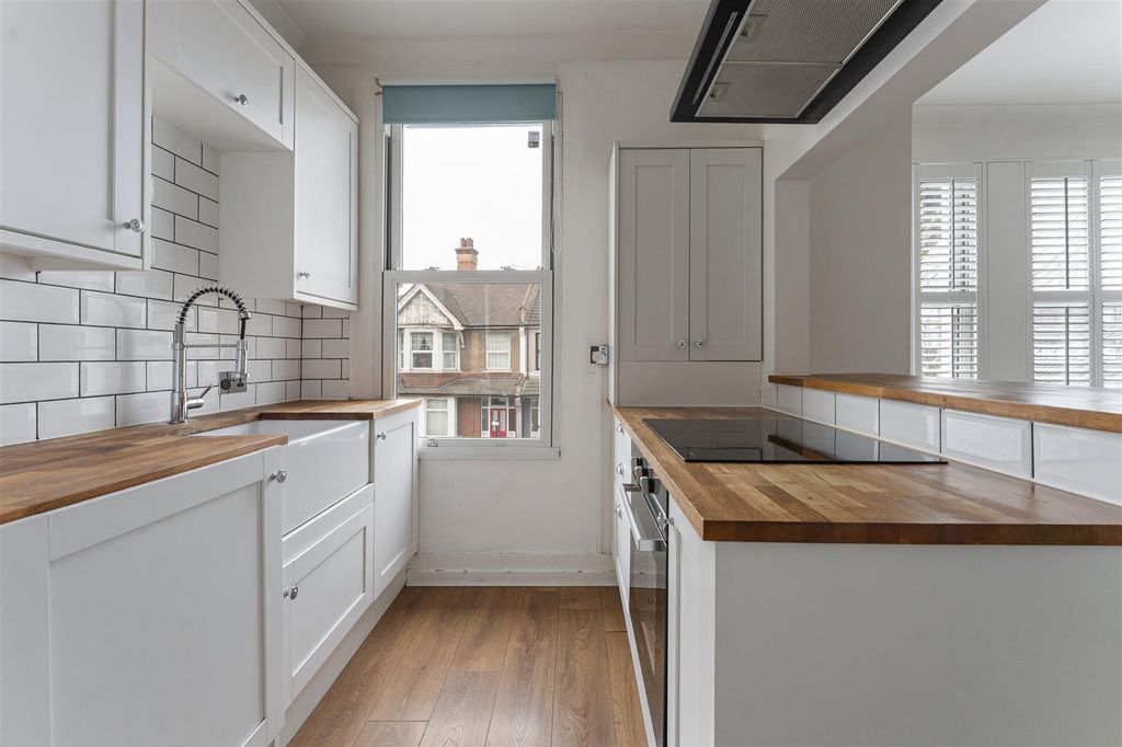 Property photo 3 of 24 Church Road, E10