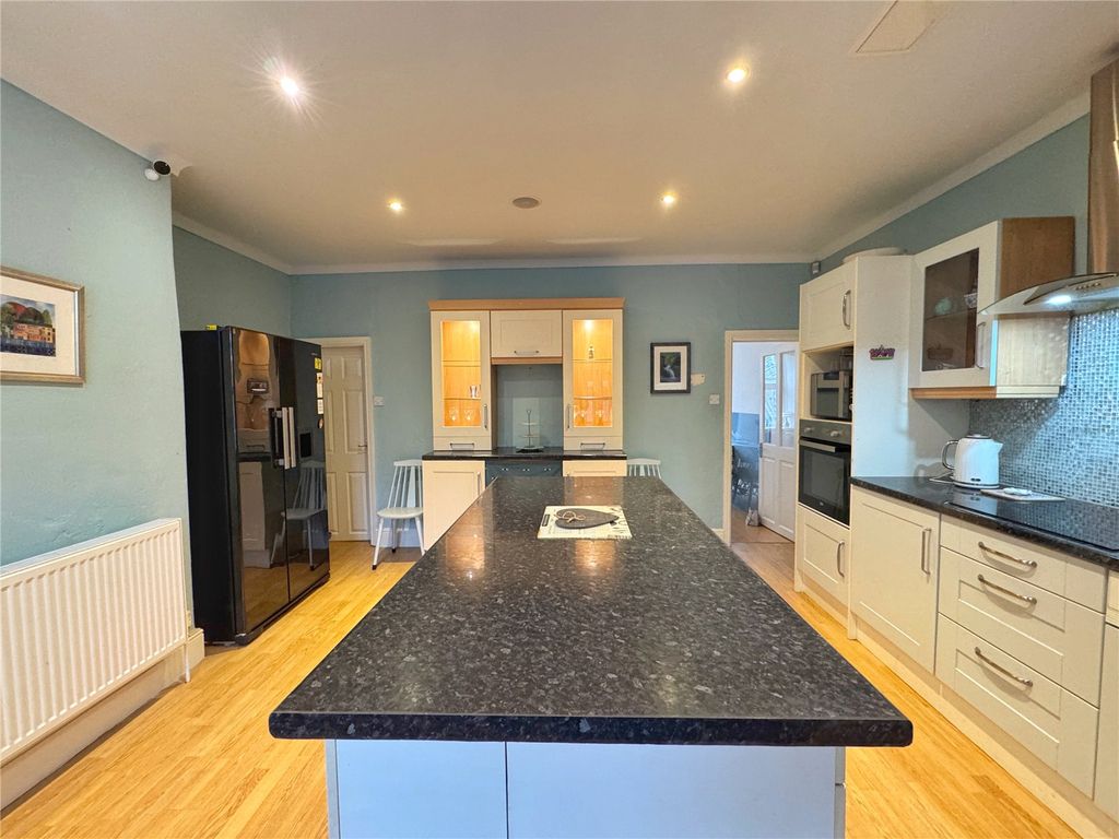 Property photo 2 of 28 Picture No. 39