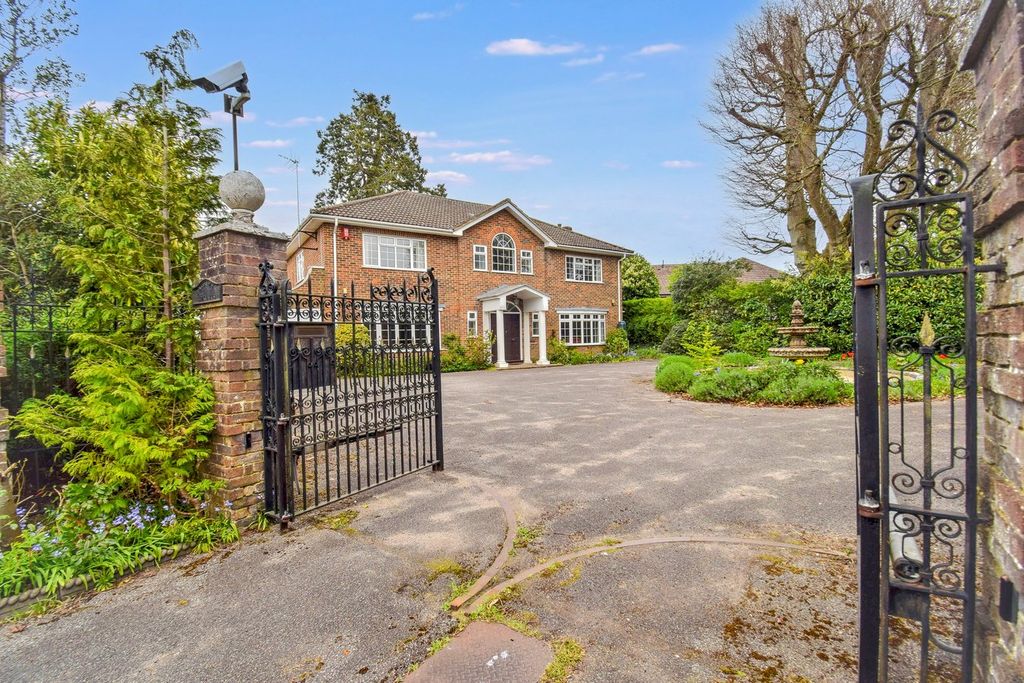 Property photo 2 of 27