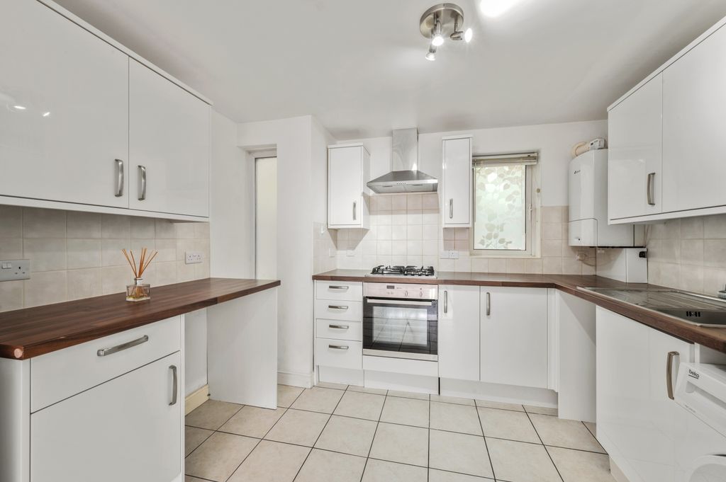 Property photo 2 of 11 Picture No. 17