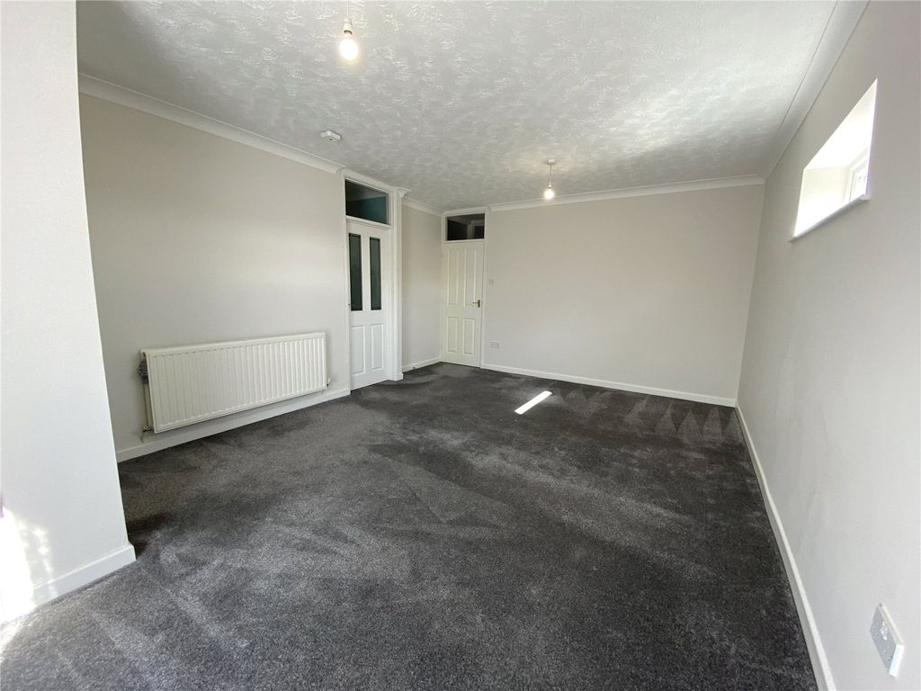 Property photo 3 of 10 Sitting Room