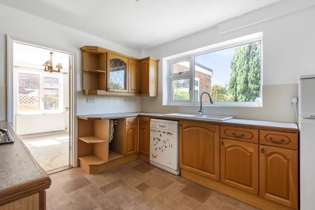 Property photo 3 of 11 Kitchen